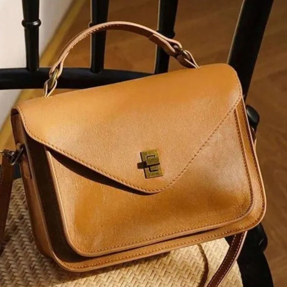 The Unbranded Brand Handbags - Elegant tan Shoulder Bag